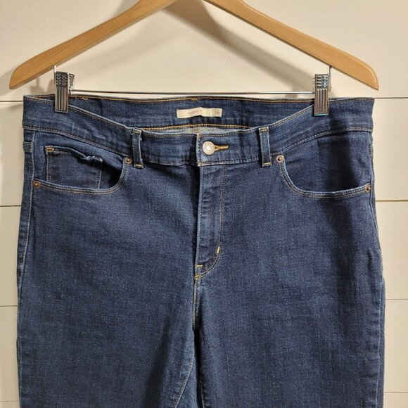 EUC Levi's Classic Boot Cut Dark Denim Jean Women's sz 14 - Picture 3 of 10